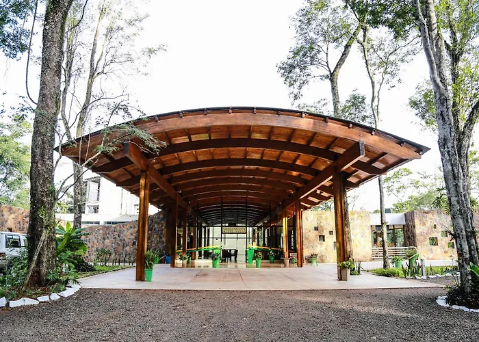 Rainforest Hotel & Cabanas